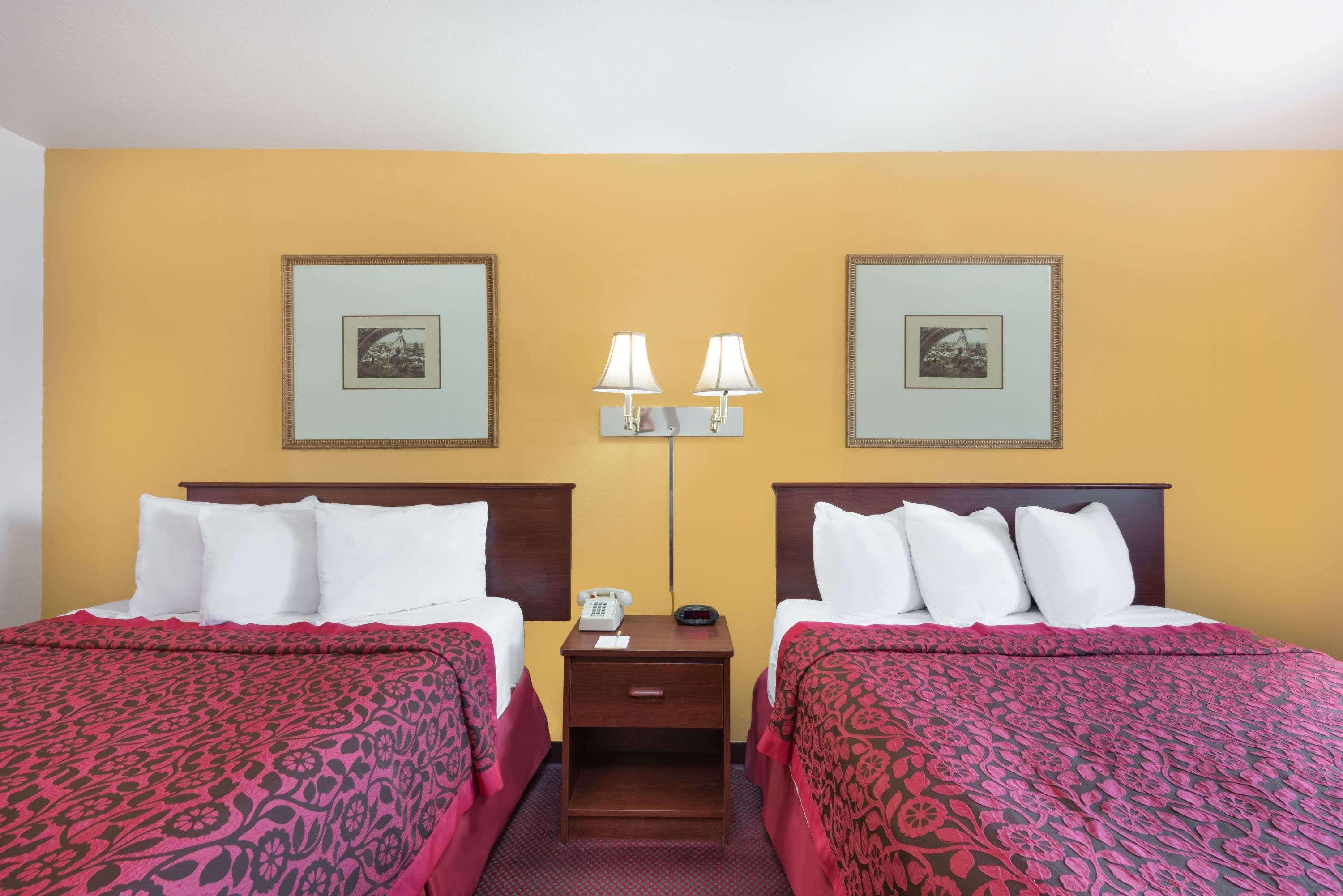 Days Inn By Wyndham Andover Extérieur photo