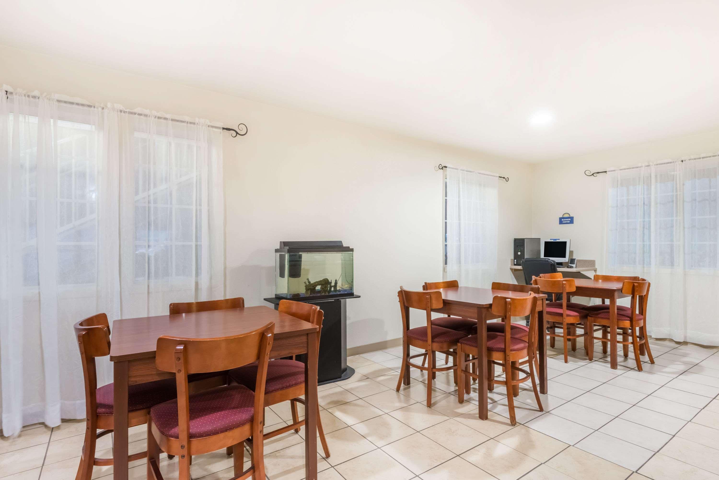 Days Inn By Wyndham Andover Extérieur photo