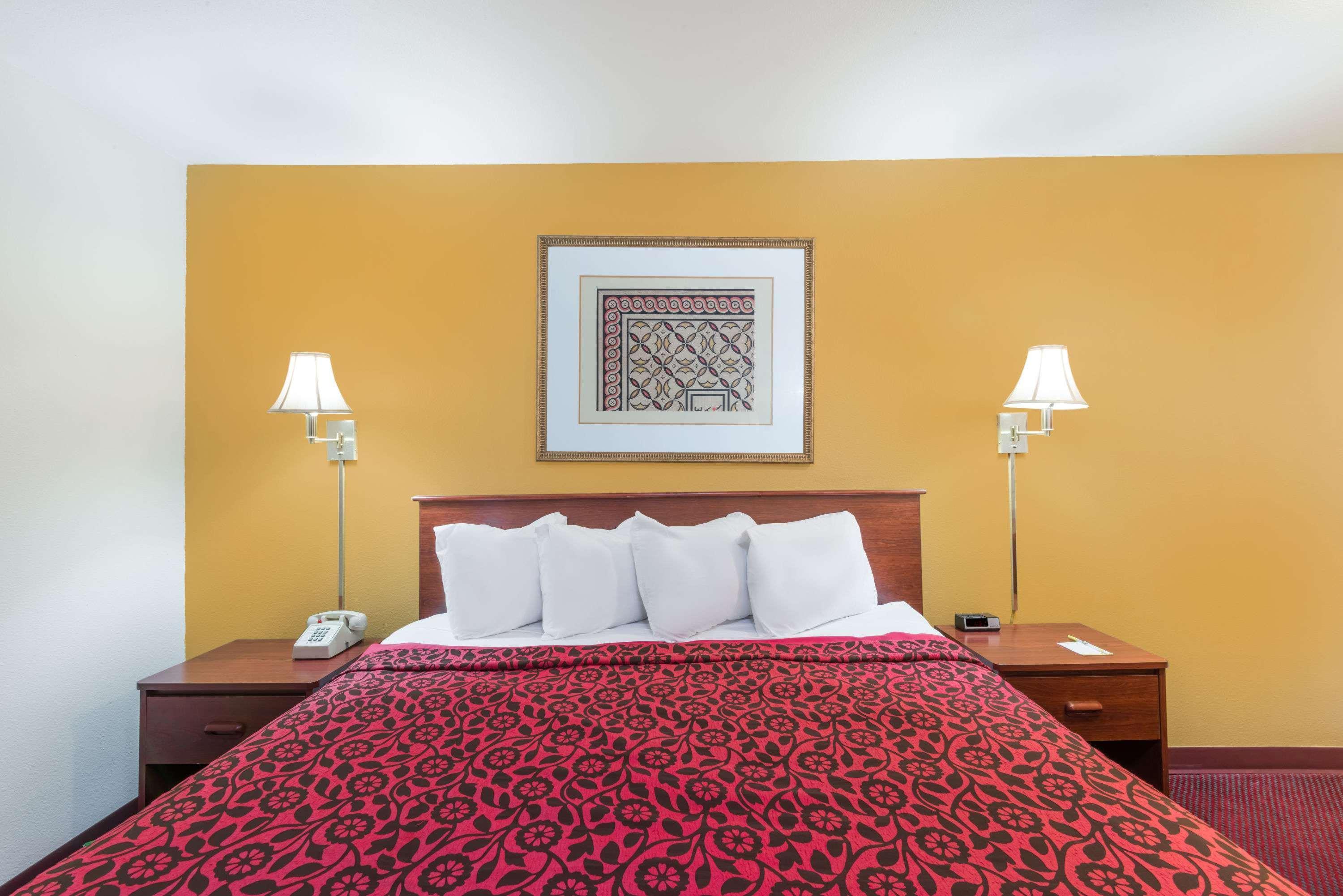 Days Inn By Wyndham Andover Extérieur photo
