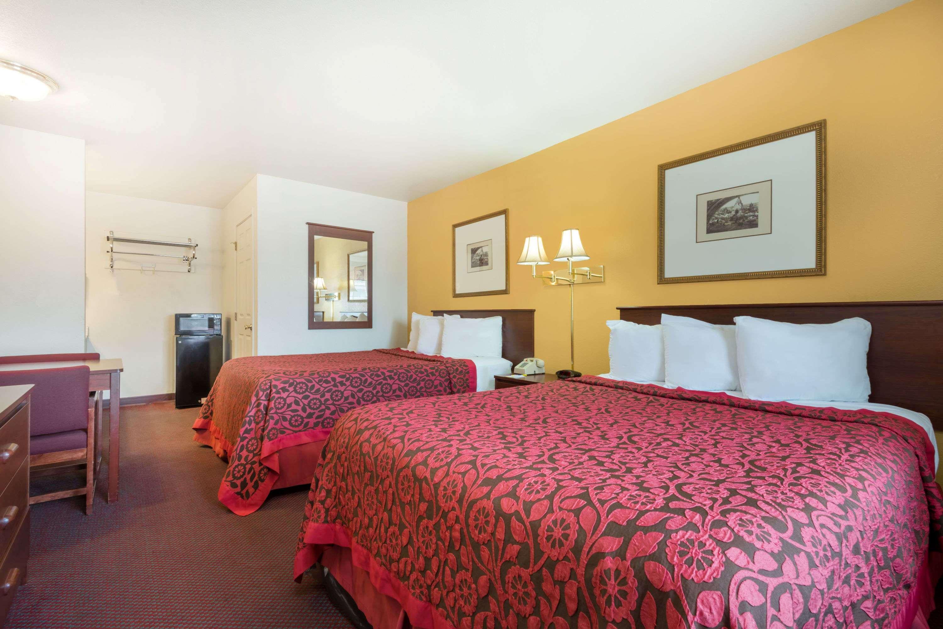 Days Inn By Wyndham Andover Extérieur photo