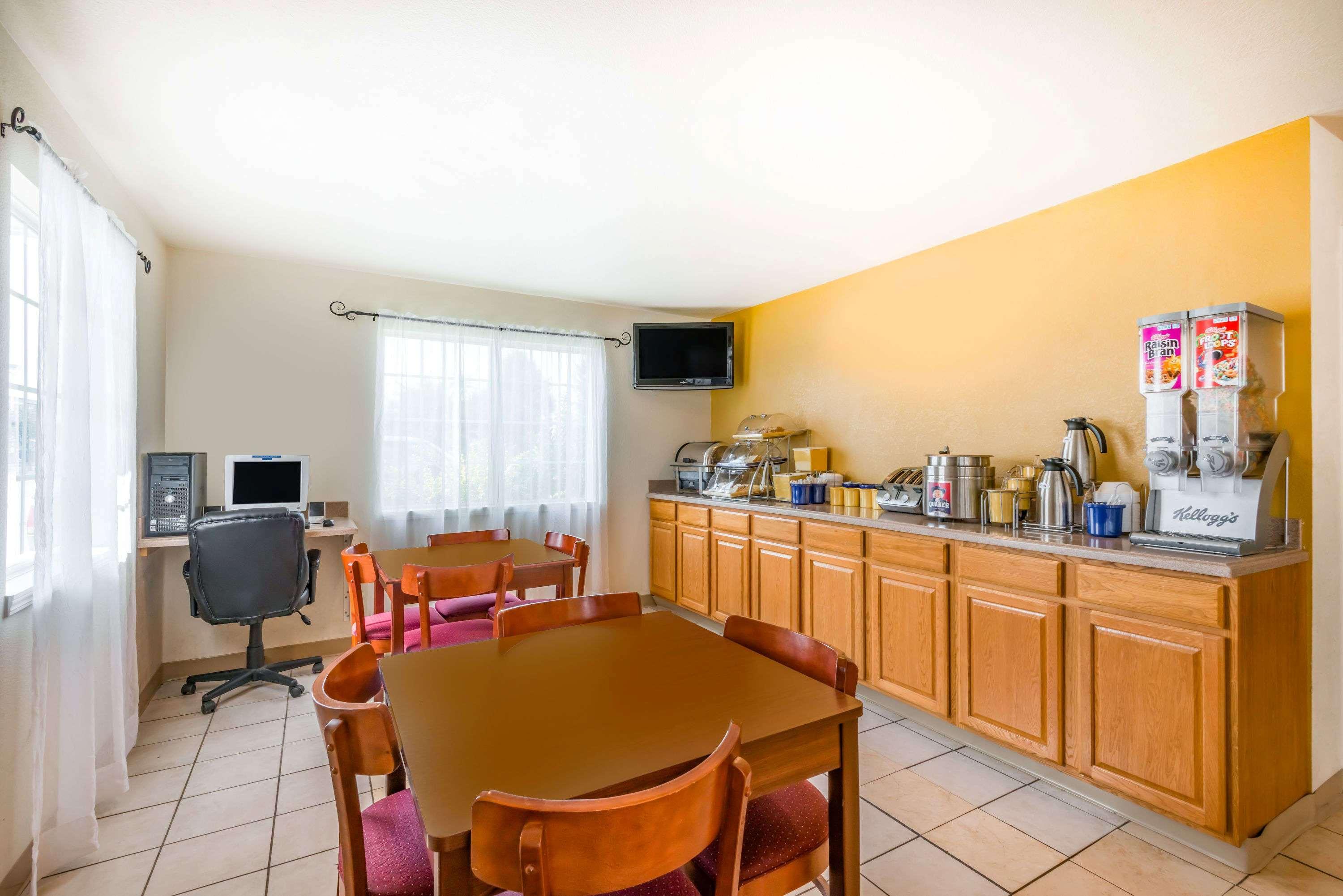 Days Inn By Wyndham Andover Extérieur photo