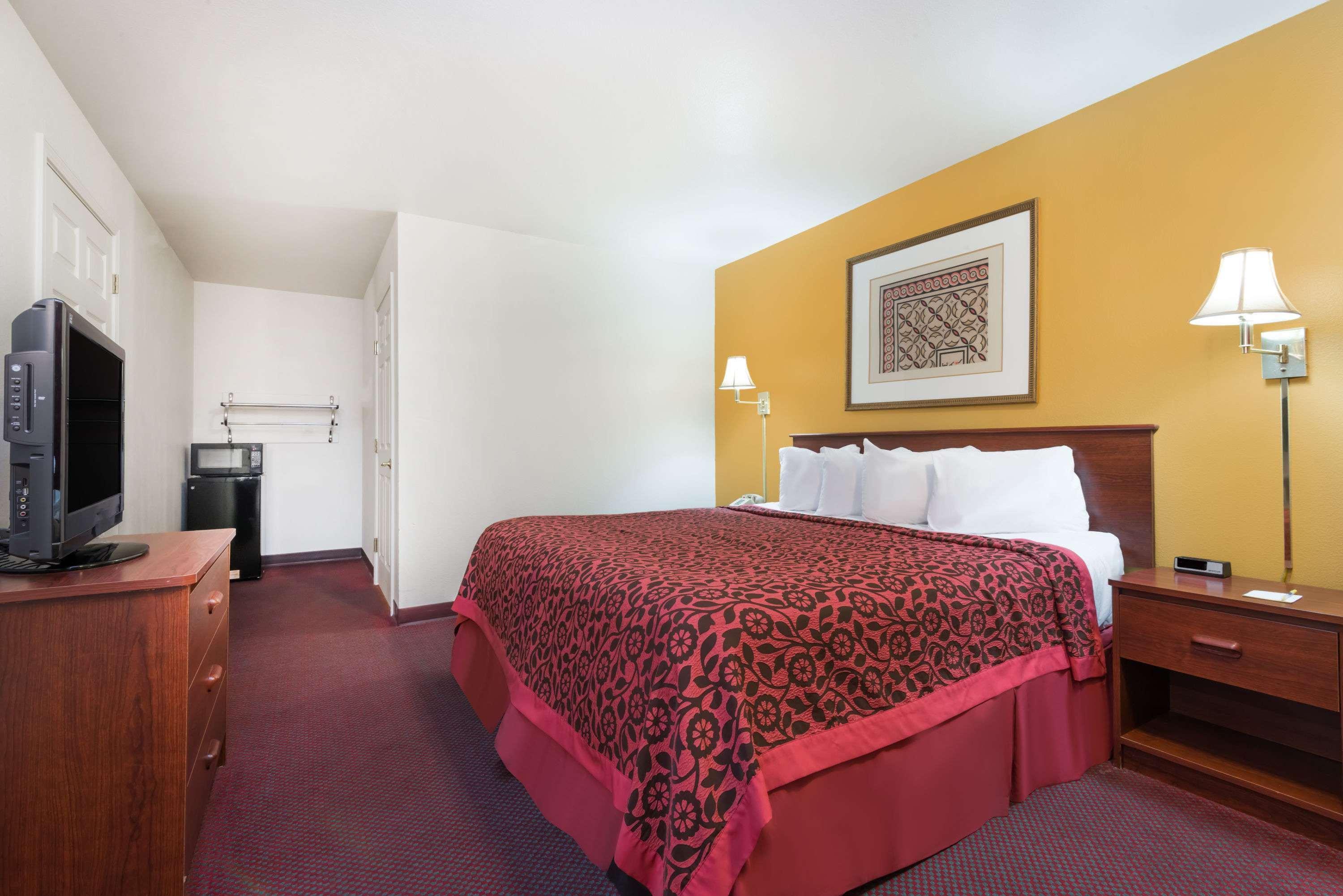 Days Inn By Wyndham Andover Extérieur photo