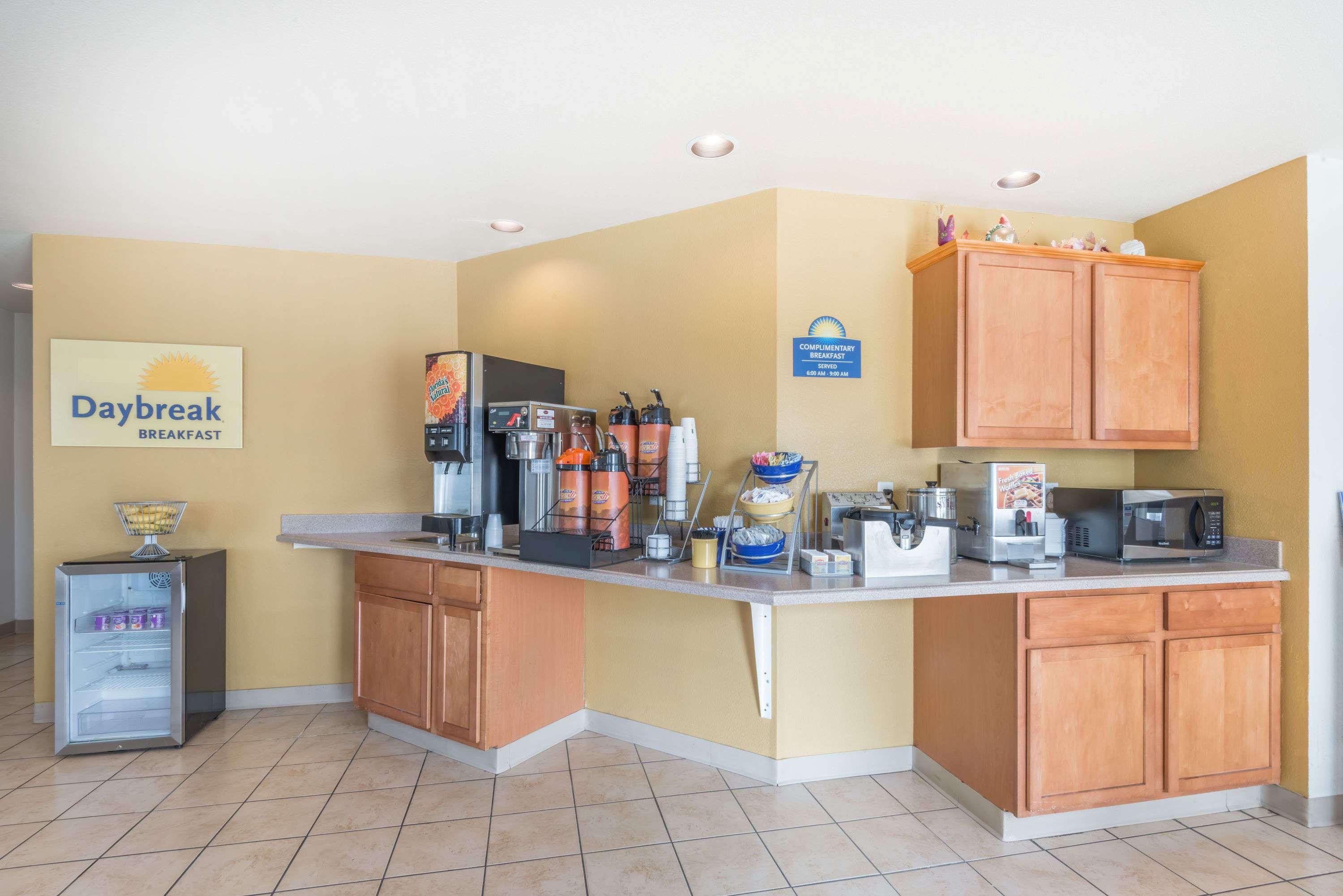 Days Inn By Wyndham Andover Extérieur photo