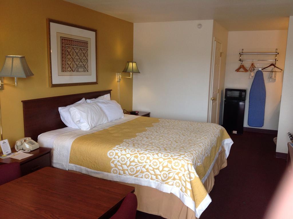 Days Inn By Wyndham Andover Extérieur photo