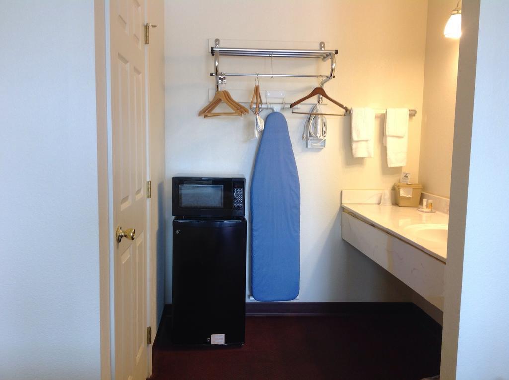 Days Inn By Wyndham Andover Extérieur photo