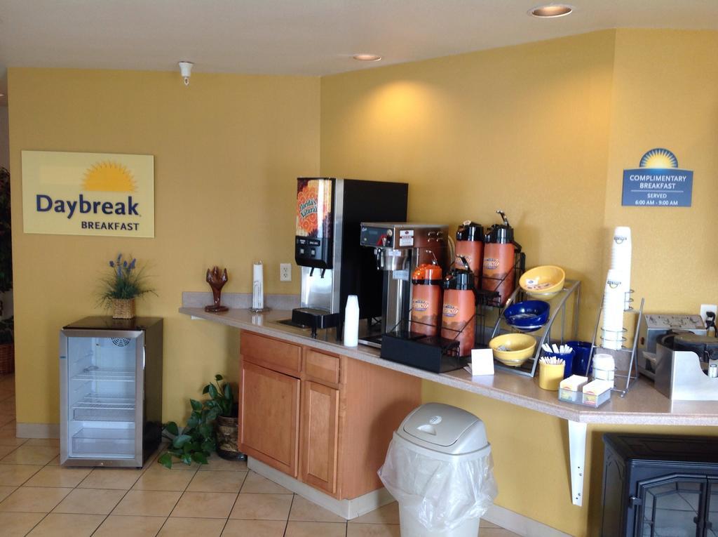 Days Inn By Wyndham Andover Extérieur photo