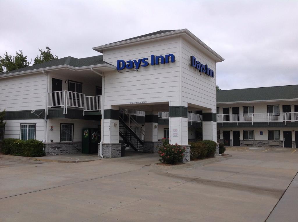 Days Inn By Wyndham Andover Extérieur photo